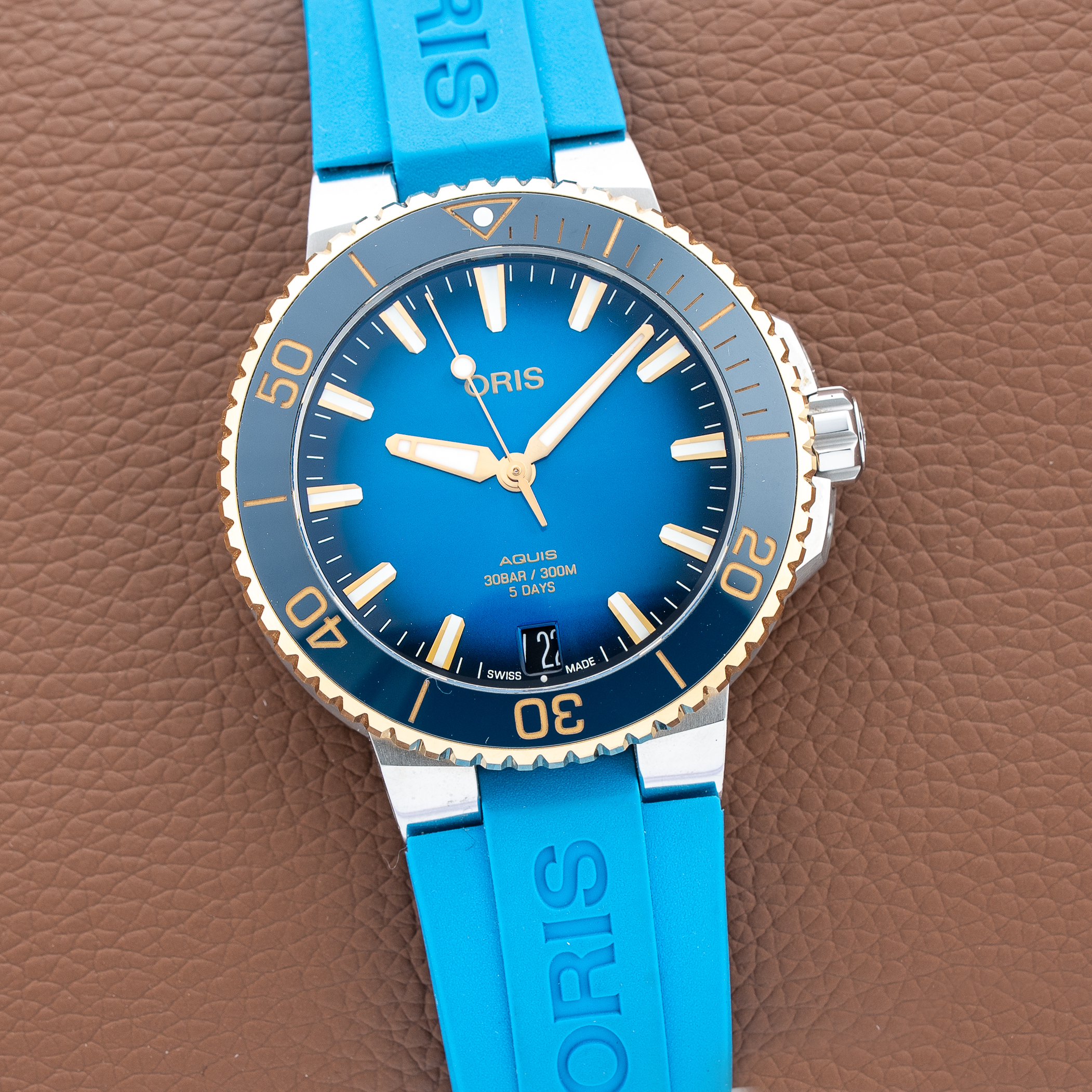 Oris Aquis Date Blue Dial 18K Gold Bezel Automatic 5-Days - 01 400 7769 6355-07 4 22 75FC