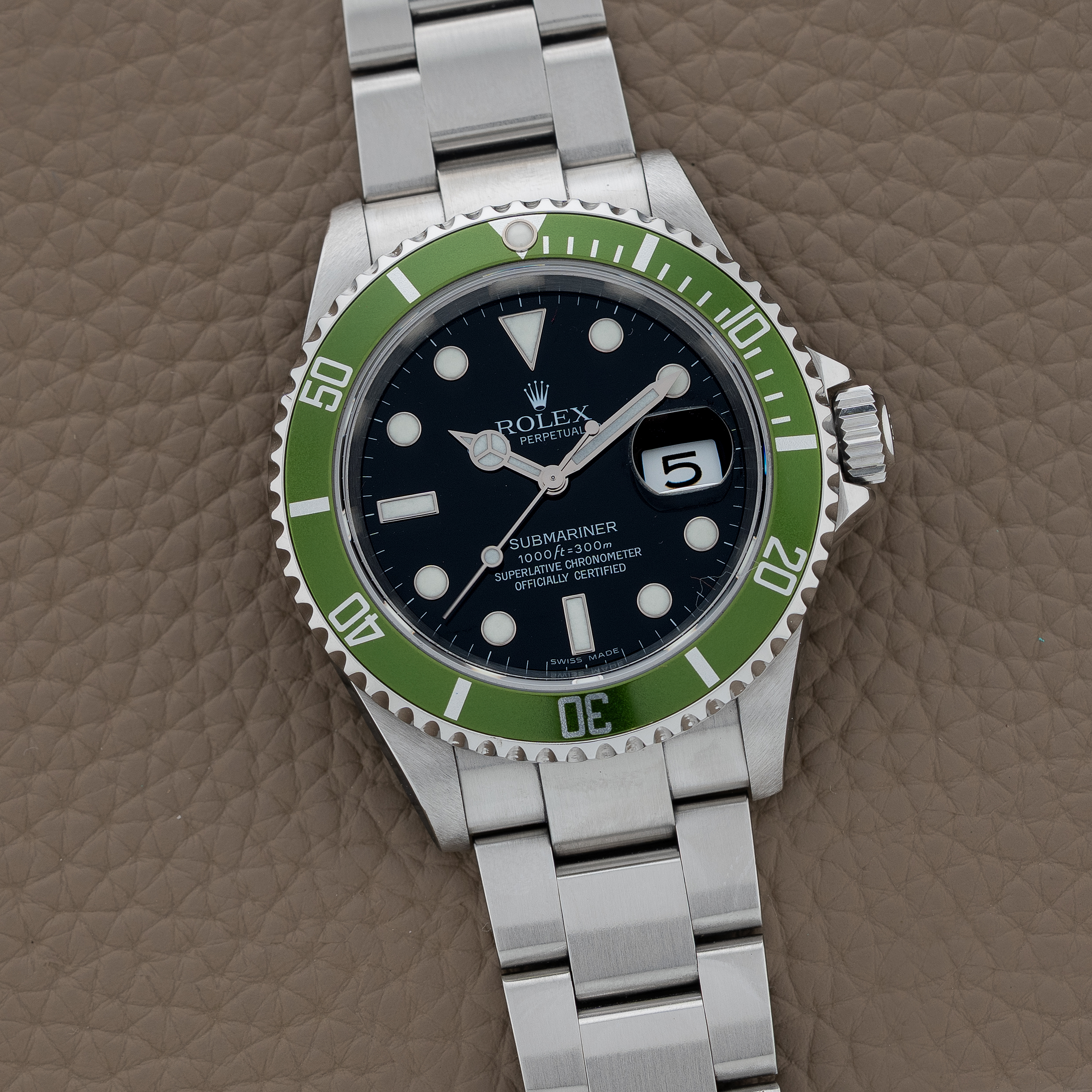 Rolex Submariner Date 'Kermit' 40 Stainless Steel - 100% Complete
